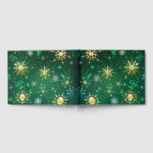 Goldene Schneeflocken im grünen Hintergrund Gästebuch (Voll)