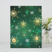 Goldene Schneeflocken im grünen Hintergrund Karte (Stehend Vorderseite)