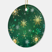 Goldene Schneeflocken im grünen Hintergrund Keramik Ornament (Links)