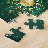 Goldene Schneeflocken im grünen Hintergrund Puzzle (Seite)
