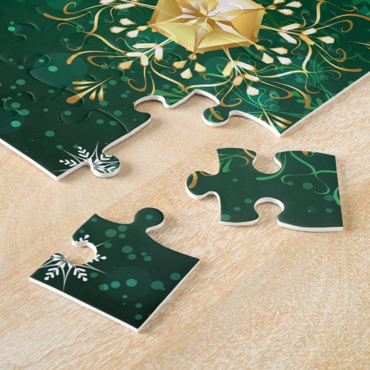 Goldene Schneeflocken im grünen Hintergrund Puzzle (Seite)