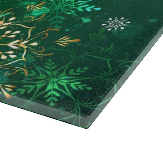 Goldene Schneeflocken im grünen Hintergrund Schneidebrett (Ecke)