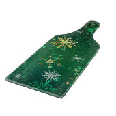 Goldene Schneeflocken im grünen Hintergrund Schneidebrett (Ecke)