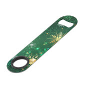 Goldene Schneeflocken im grünen Hintergrund Speed Flaschenöffner (Rückseite Schrägansicht)