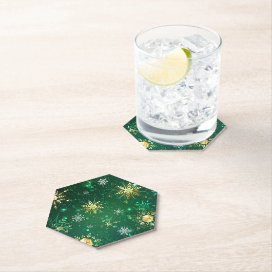 Goldene Schneeflocken im grünen Hintergrund Untersetzer (Vor Ort)