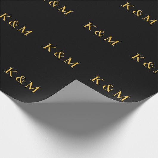Goldene schwarze Monogramm Anfangsbuchstaben Braut Geschenkpapier (Ecke)