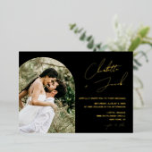 Goldene Skriptnamen auf der Hochzeit von schwarzem Folieneinladung (Stehend vorne)