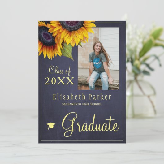 Goldene Sonnenblumen FOTO Collage Graduation Party Einladung (Stehend Vorderseite)