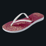 Goldene Spitze auf Burgunder Maroon Die Braut Hoch Badesandalen<br><div class="desc">Tanzen Sie die Nacht mit diesen schönen Hochzeitsflip-Flops. Sie sind für die Braut konzipiert und zeichnen sich durch ein schlichtes und elegantes Design aus, das mit goldfarbenen Schriftzeichen auf bordeauxrotem, weinrotem Hintergrund und extravaganten goldenen Spitzen-Gürteln und Wirbel besticht. Eine schöne Art, extravagant und angemessen bleibe, während Sie Ihren Füßen eine...</div>