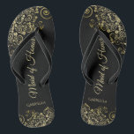 Goldene Spitze auf Schwarz Elegante Trauzeugin Hoc Badesandalen<br><div class="desc">Diese wunderschönen Hochzeitskippen sind eine großartige Möglichkeit, Ihre Trauzeugin zu danken und zu erkennen, während sie gleichzeitig ihre Füße rette. Das elegante Design mit goldenen Spitzen-Frills auf schwarzem Hintergrund und extravagant goldfarbenen Schriftzeichen. Der Test liest Trauzeugin mit ihrem Namen unten. Ein guter Weg, ihr zu danken, dass sie Teil Ihres...</div>