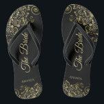 Goldene Spitze auf Schwarz The Bride Elegante Hoch Badesandalen<br><div class="desc">Tanzen Sie die Nacht mit diesen schönen Hochzeitsflip-Flops. Sie sind für die Braut konzipiert und zeichnen sich durch ein schlichtes und dennoch elegantes Design aus, das mit goldfarbenen Schriftzeichen auf klassischem schwarzem Hintergrund und extravaganten goldenen Spitzen-Gürteln und Wirbel besticht. Eine schöne Art, extravagant und angemessen bleibe, während Sie Ihren Füßen...</div>