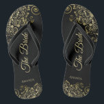 Goldene Spitze auf Schwarz The Bride Elegante Hoch Badesandalen<br><div class="desc">Tanzen Sie die Nacht mit diesen schönen Hochzeitsflip-Flops. Sie sind für die Braut konzipiert und zeichnen sich durch ein schlichtes und dennoch elegantes Design aus, das mit goldfarbenen Schriftzeichen auf klassischem schwarzem Hintergrund und extravaganten goldenen Spitzen-Gürteln und Wirbel besticht. Eine schöne Art, extravagant und angemessen bleibe, während Sie Ihren Füßen...</div>