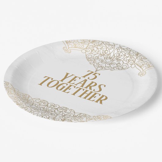 Goldene Spitze aus dem 75. Jubiläum auf weißem Pap Pappteller (Schrägansicht)