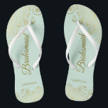 Goldene Spitzen Hochzeit der Grünen Brautjungfrau Badesandalen<br><div class="desc">Diese eleganten Hochzeitskippen sind eine großartige Möglichkeit, um Ihren Brautmädchen zu danken und sie zu erkennen und ihnen nach einem langen Tag eine Erholung zu geben. Das schöne Design zeichnet sich durch ein elegantes Design mit goldenen Spitzen-Frills auf einem hellen neo-mint grünen Hintergrund und extravagant goldfarbenen Schriftzeichen aus. Der Text...</div>