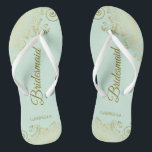 Goldene Spitzen Hochzeit der Grünen Brautjungfrau Badesandalen<br><div class="desc">Diese eleganten Hochzeitskippen sind eine großartige Möglichkeit, um Ihren Brautmädchen zu danken und sie zu erkennen und ihnen nach einem langen Tag eine Erholung zu geben. Das schöne Design zeichnet sich durch ein elegantes Design mit goldenen Spitzen-Frills auf einem hellen neo-mint grünen Hintergrund und extravagant goldfarbenen Schriftzeichen aus. Der Text...</div>
