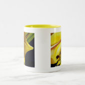 Goldene Splendor-Lilie Originelle Kunst Zweifarbige Tasse (Mittel)