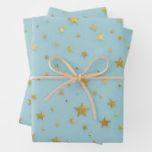 Goldene Stars und Perlen über hellblauem Hintergru Geschenkpapier Set (Beispiel)