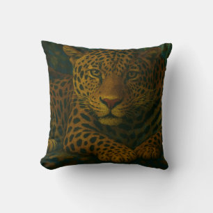 Goldene Stille - ruhender Leopard in Foliage Kissen