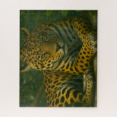 Goldene Stille - ruhender Leopard in Foliage Puzzle (Vertikal)
