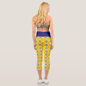 Goldene Stunde am Meer: Goldenes Gelb & Navy Blau Capri Leggings (Rückseite)