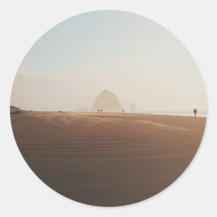 Goldene Stunde am Strand von Cannon Runder Aufkleber