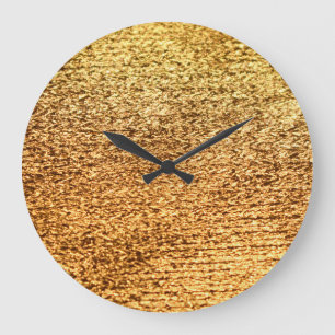 Goldene Textilien: glamouröser Makro-Hintergrund. Große Wanduhr