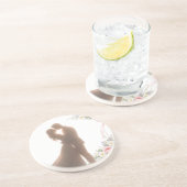 Goldene Umarmung bei Sonnenuntergang - Romantisch Getränkeuntersetzer (Seite)