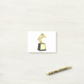 Goldene Videospieltrophäe Post-it Klebezettel (Auf Schreibtisch)