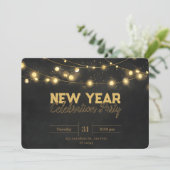 Goldene Weihnachtsbeleuchtung Minimalistisches Neu Einladung (Stehend Vorderseite)