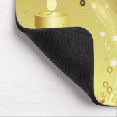 Goldene Weihnachtskerze über funkelndem Hintergrun Mousepad (Ecke)