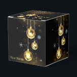 Goldene Weihnachtsschmuck Shiny Stars Schwarz Geschenkschachtel<br><div class="desc">Weihnachten Golden Ornaments Shiny Stars Black Gefälligkeitsboxen. Einzigartiges,  schönes,  stilvolles Design. Leicht personalisiert zu sein. Schriftart Stil,  Größe und Farben können geändert werden. Matching-Elemente verfügbar.</div>