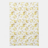 Goldene Weihnachtsschneeflocken und Rentiere Geschirrtuch (Vertikal)