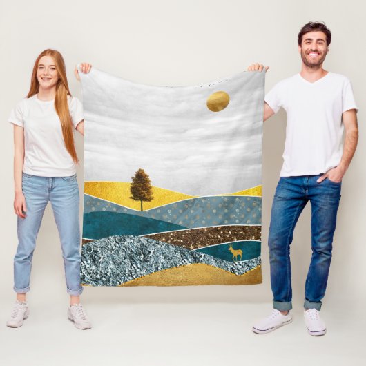 Goldene Wiese mit Bäumen und Hirschen Fleecedecke (Beispiel)