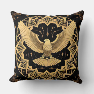Goldener Adler auf geometrischer Mandala Kissen