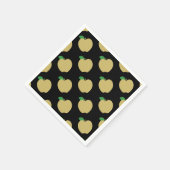 Goldener Apfel auf schwarz Serviette (Ecke)