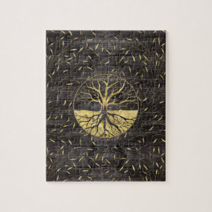 Goldener Baum des Lebens auf hölzerner Puzzle
