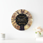 Goldener Baum-glücklicher goldener Hochzeitstag Große Wanduhr (Zuhause)