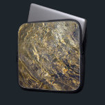 Goldener Brunnen Wasser 2 Laptopschutzhülle<br><div class="desc">Goldene,  schwarze und blaue Wasserarme füllen chaotisch das abstrakte Foto des Springbrunnens,  das von der Nachmittagssonne beleuchtet wird. Digitales,  Farbfoto. Copyright © 2010 Claire E. Skinner. Alle Rechte vorbehalten.</div>