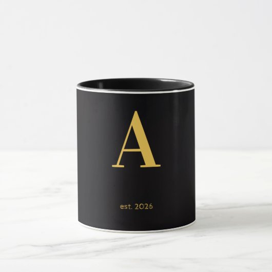 Goldener Buchstabe A Schwarzer Becher | Minimalist Tasse (Zentrum)