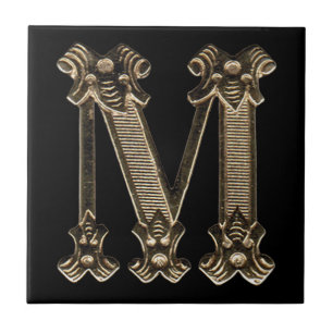 Goldener Buchstabe M Initiale oder Monogramm auf S Fliese