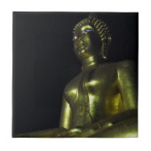 Goldener Buddha in der Nacht Fliese (Vorderseite)