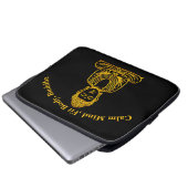 Goldener Buddha in Friedlicher Pose Laptopschutzhülle (Vorne Knopf)