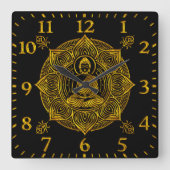 Goldener Buddha umgeben von faszinierenden Mustern Quadratische Wanduhr (Vorderseite)