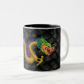 Goldener Drache auf dunklen Skalen Zweifarbige Tasse (VorderseiteRechts)