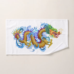 Goldener Drache mit Wasser spritzt Tuch