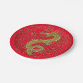 Goldener Drache über das traditionelle chinesische Pappteller (Schrägansicht)