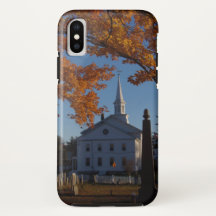 Goldener Fall Aussicht auf die Kirche vom Friedhof