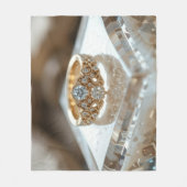 goldener glänzender Diamantring Fleecedecke (Vorderseite)