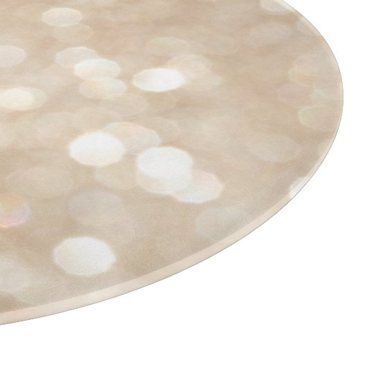 Goldener Glitzer, verschwommenes Weihnachtsgebäck. Schneidebrett (Ecke)