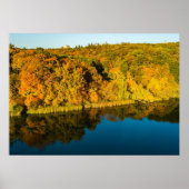 Goldener Herbstwald und Spiegelsee Poster (Vorne)